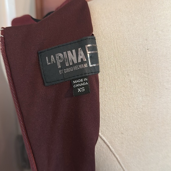 La Pina David Helwani Burgundy body con Peek-a-boo XS Sleeveless Sheath Dress - Picture 12 of 15